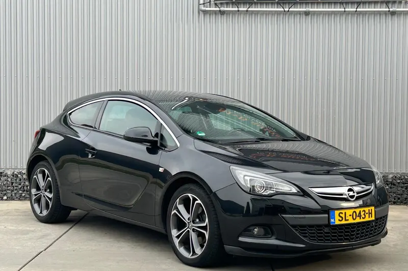 Opel Astra GTC (2012)