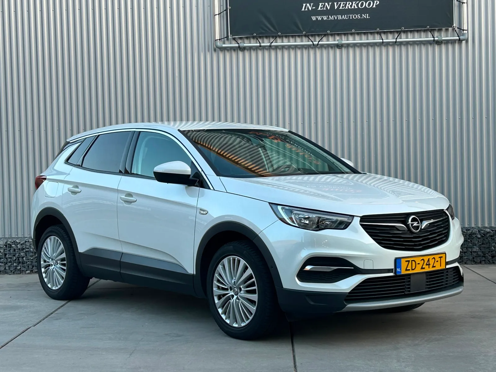 Opel Grandland X (2019) — foto 1