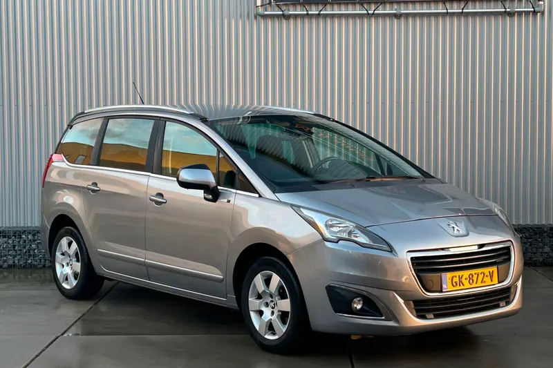 Peugeot 5008 (2015)
