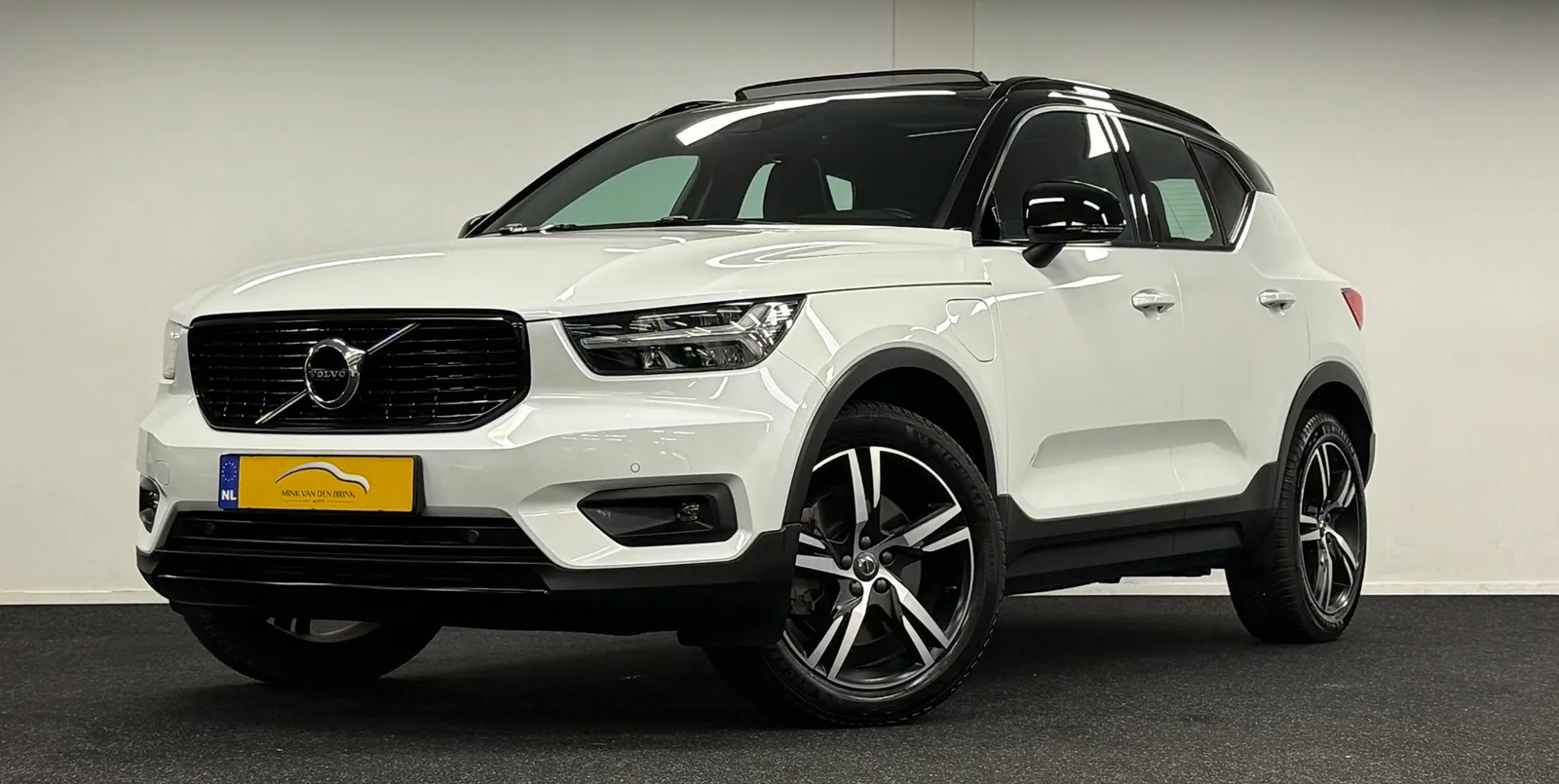Volvo XC40 (2021) — foto 1