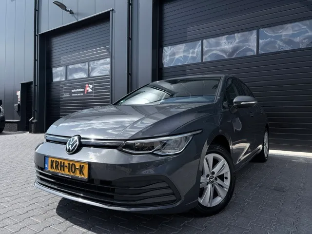 Volkswagen Golf (2021) — foto 1