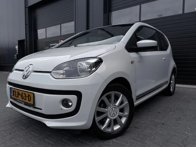 Volkswagen Up! (2015) — foto 1