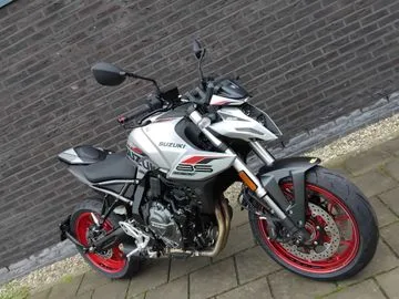 Suzuki GSX-8S (2026) — foto 1