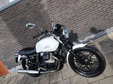 Moto Guzzi V7 Stone (2013) — foto 1