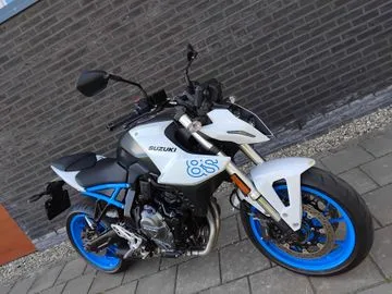 Suzuki GSX-8S (2024) — foto 1