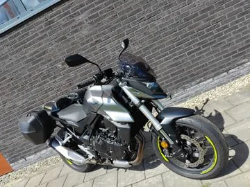 Honda CB (2024) — foto 1