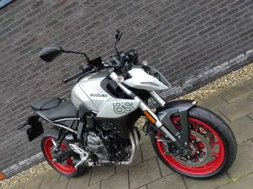 Suzuki GSX-8S (2025) — foto 1