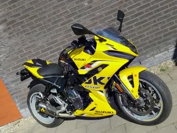 Suzuki GSX-8R (2025) — foto 1