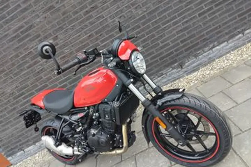 Royal Enfield Guerrilla 450 (2026)