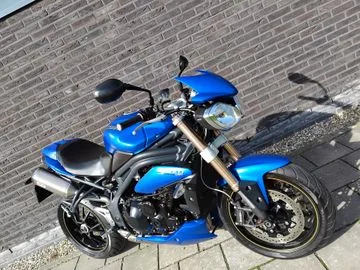 Triumph Speed Triple (2016) — foto 1