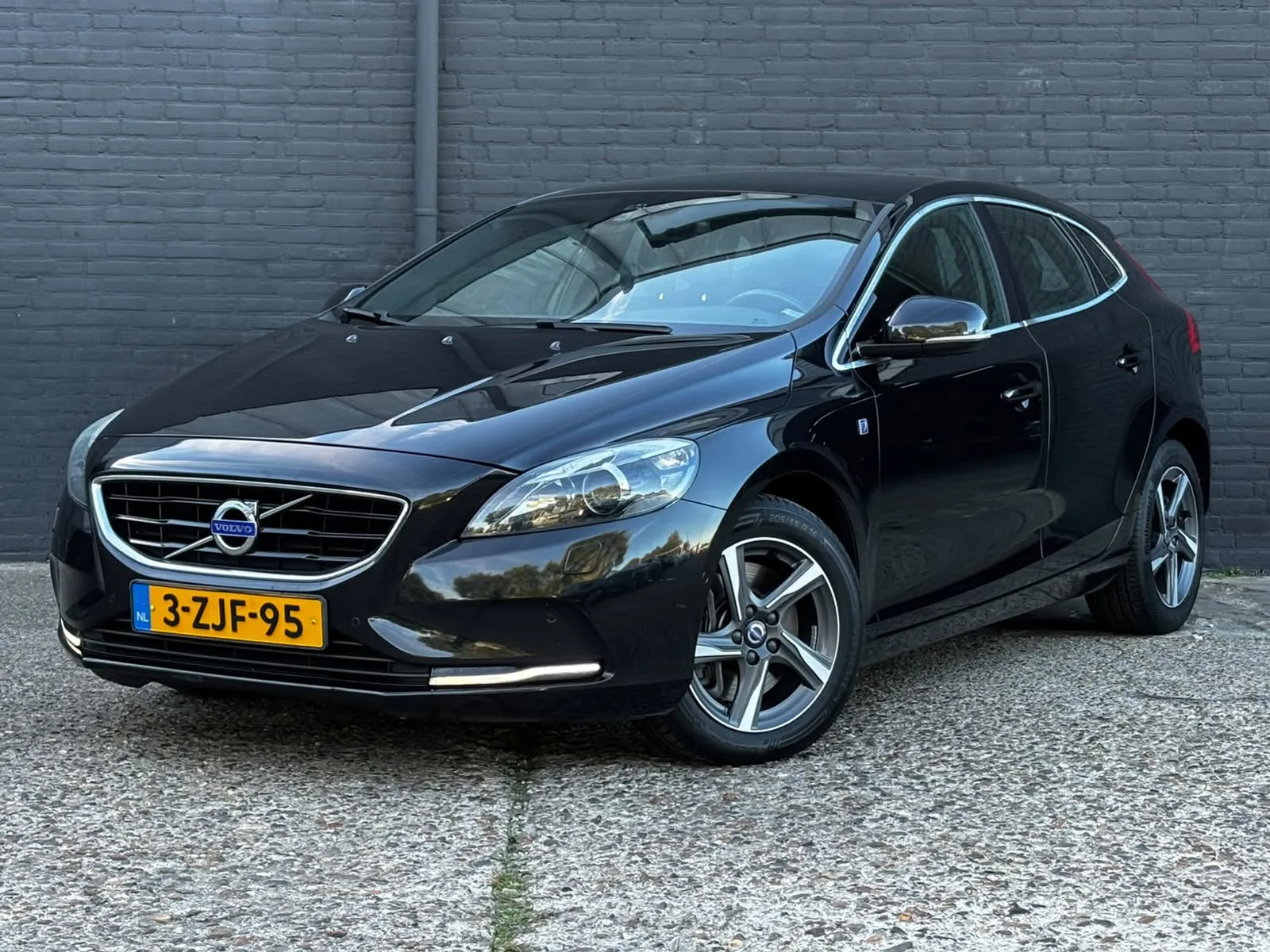 Volvo V40 (2014) — foto 1