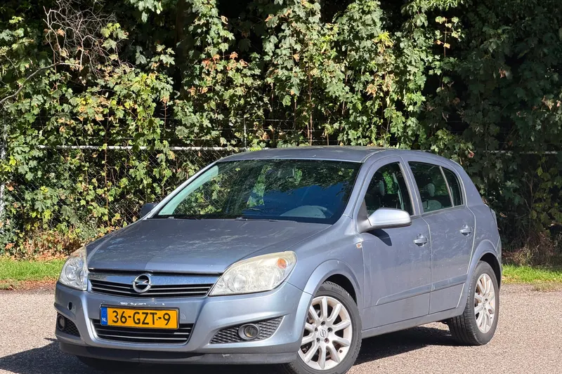 Opel Astra (2008)