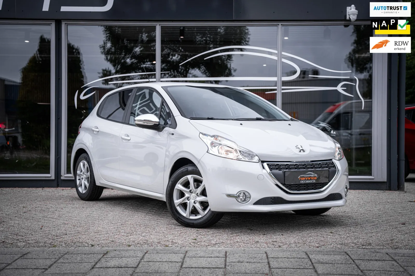 Peugeot 208 (2015) — foto 1