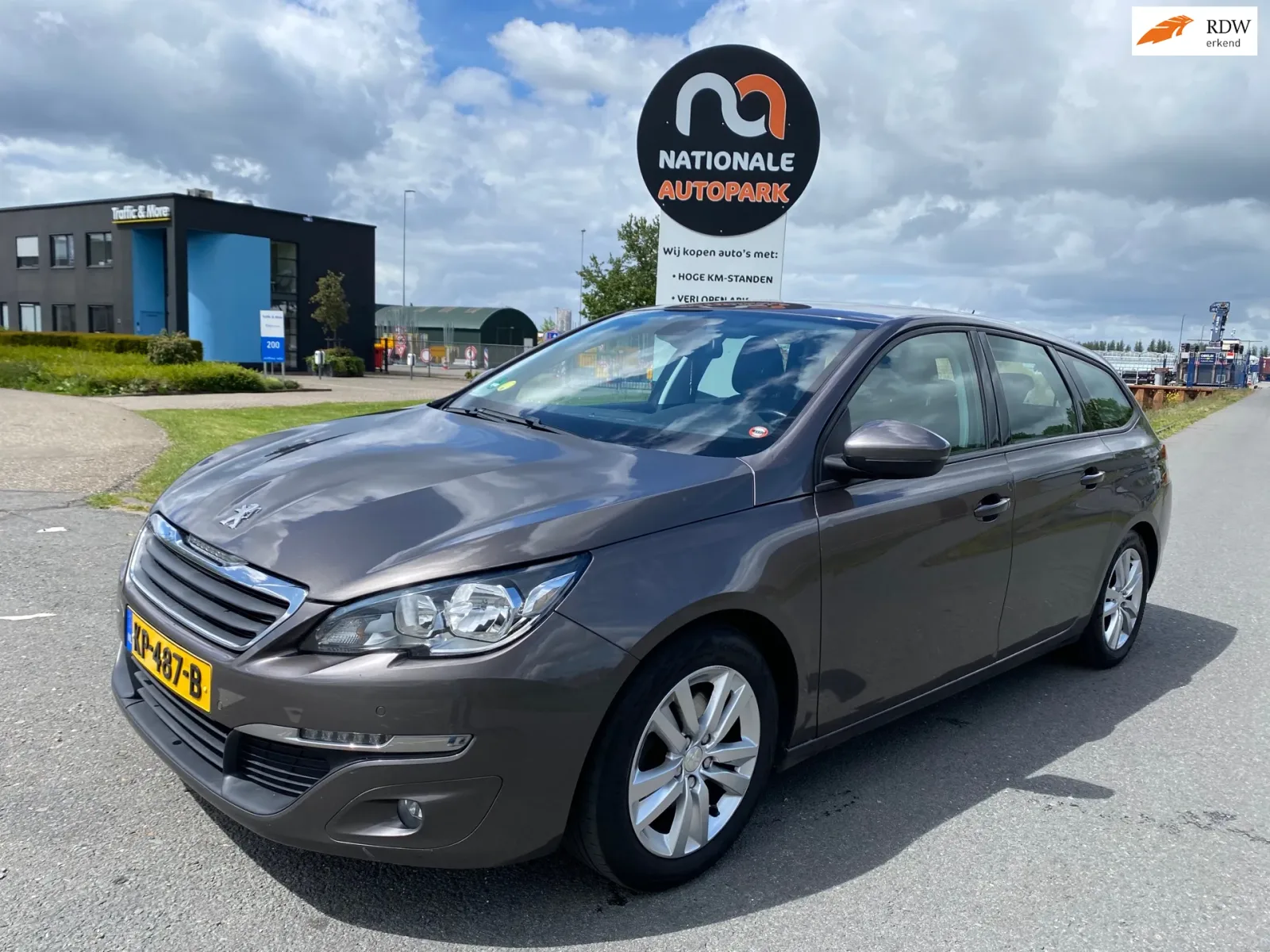 Peugeot 308 (2015) — foto 1