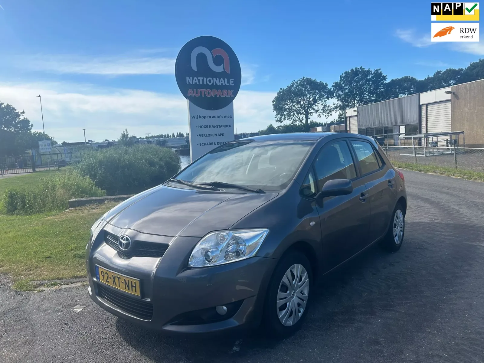 Toyota Auris (2007) — foto 1