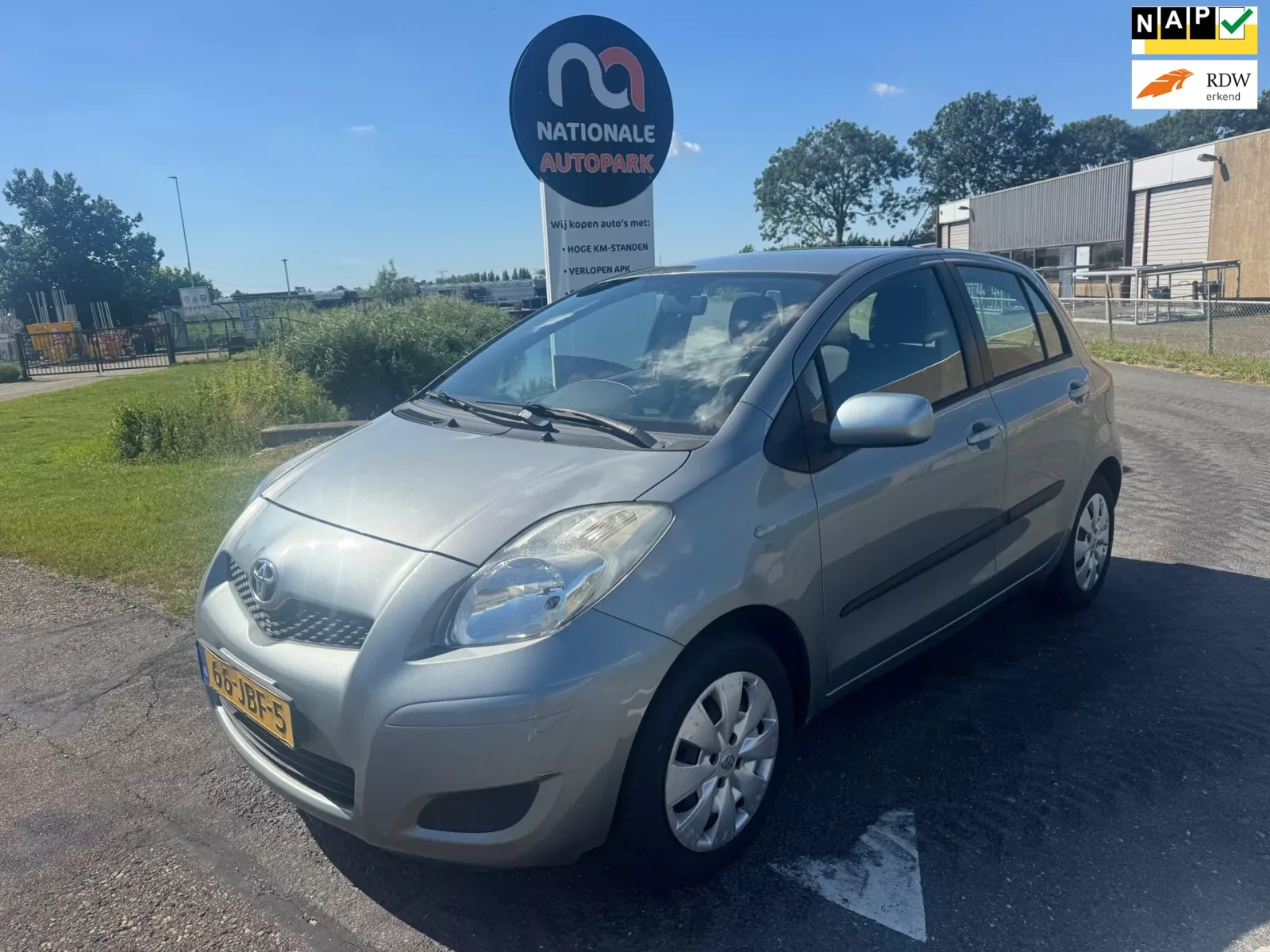 Toyota Yaris (2009) — foto 1