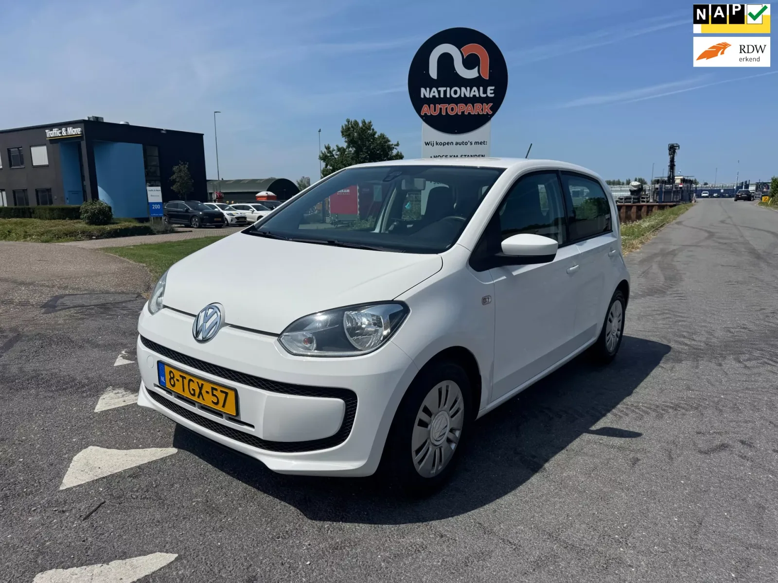 Volkswagen Up! (2014) — foto 1