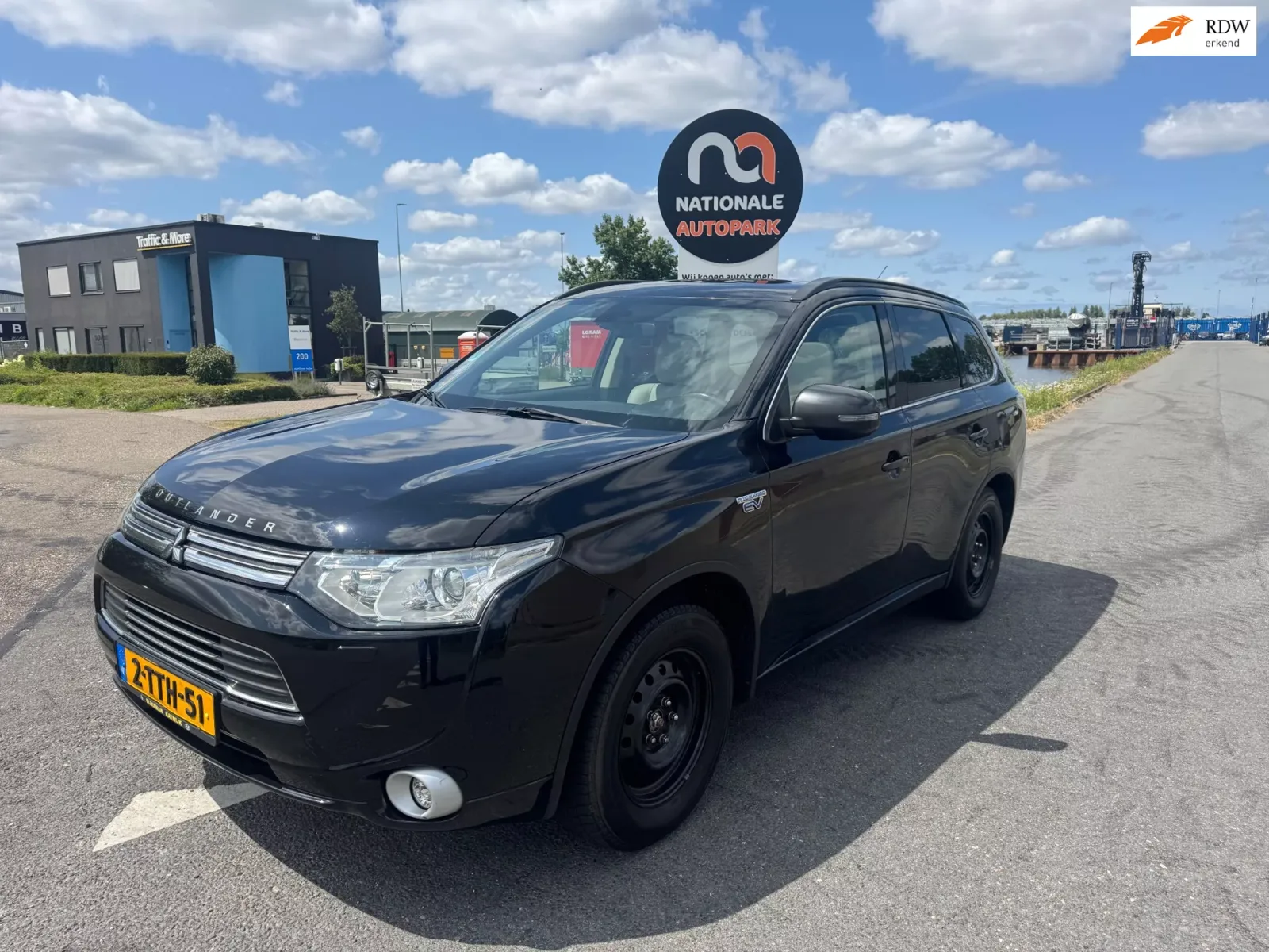 Mitsubishi Outlander (2014) — foto 1