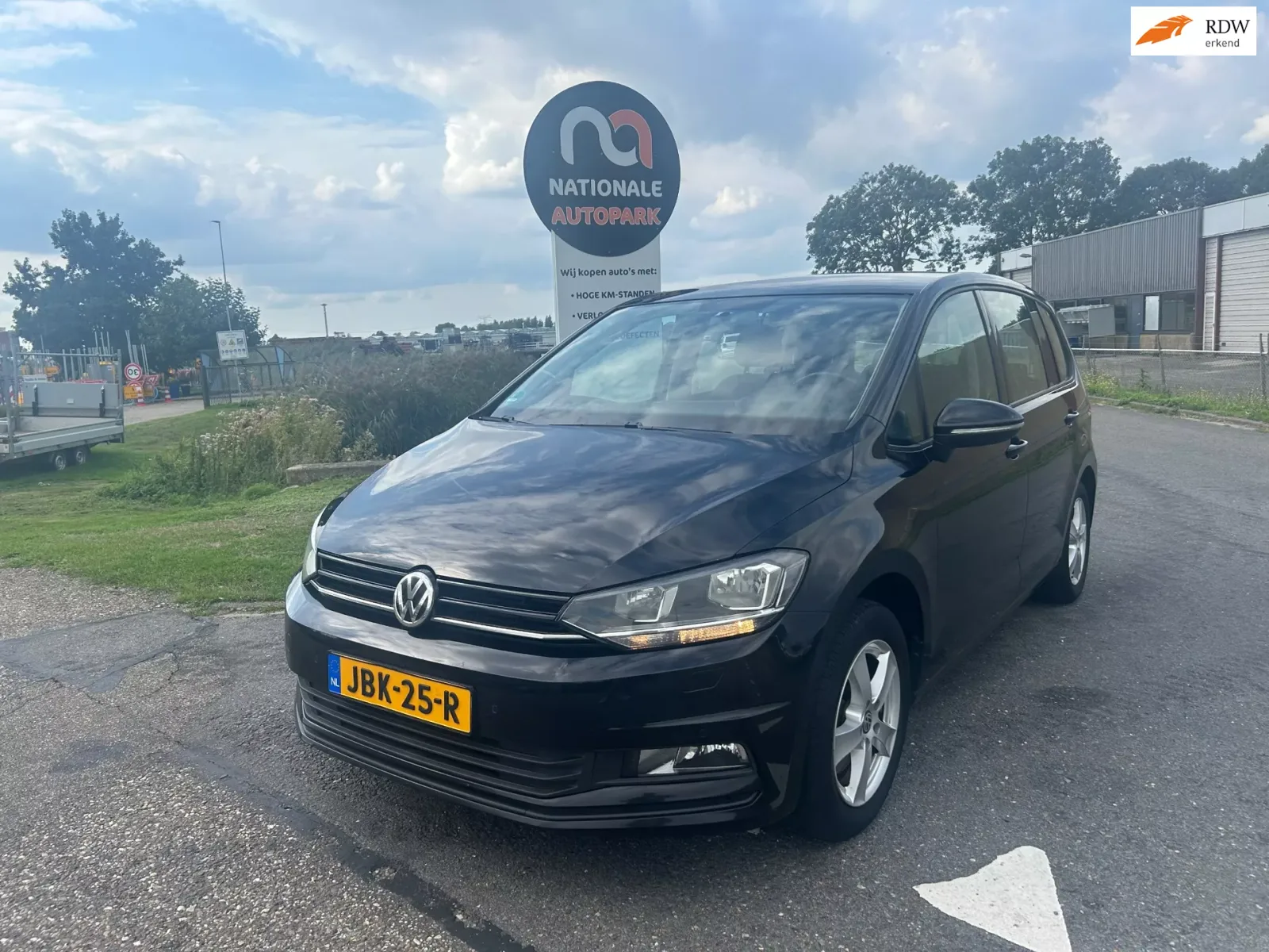 Volkswagen Touran (2017) — foto 1