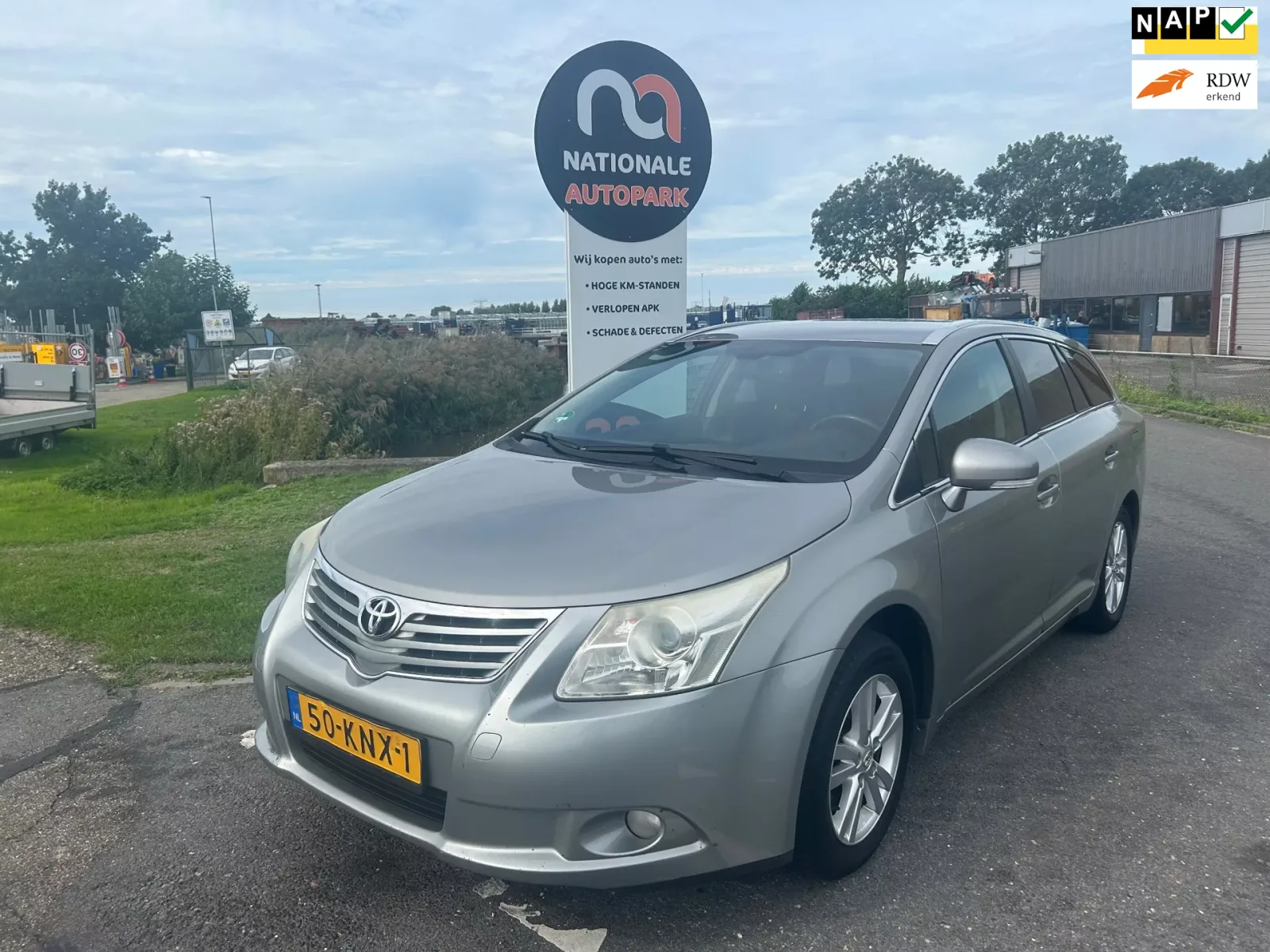 Toyota Avensis (2010) — foto 1