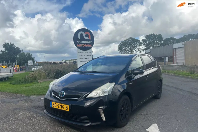 Toyota Prius Wagon (2013)
