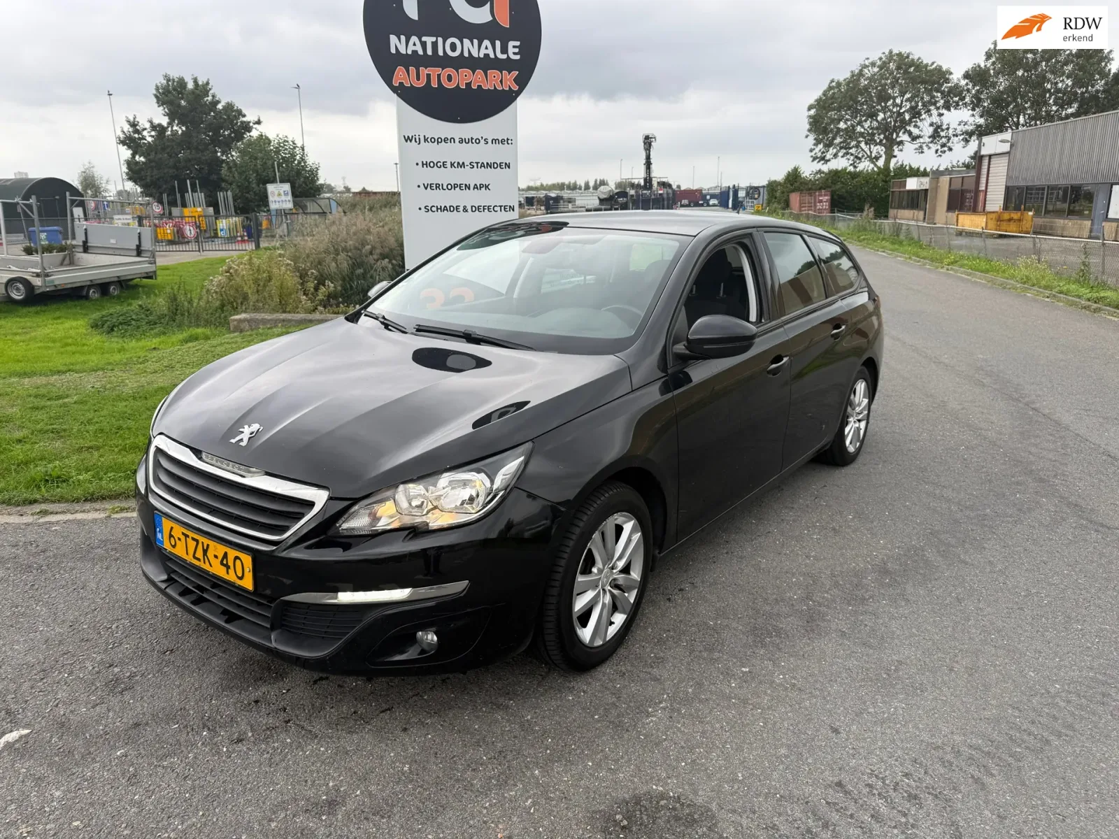 Peugeot 308 (2014) — foto 1