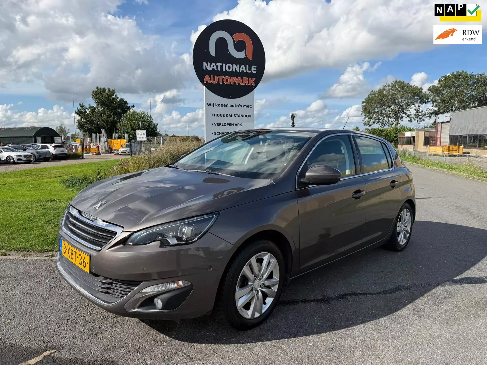 Peugeot 308 (2014) — foto 1