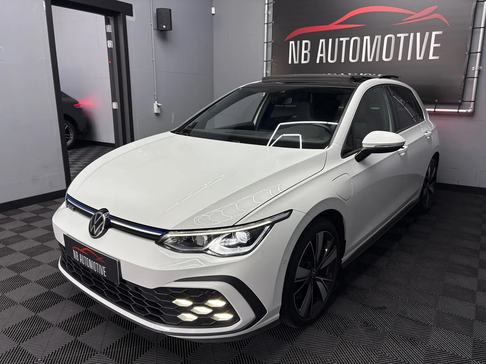 Volkswagen Golf (2021) — foto 1