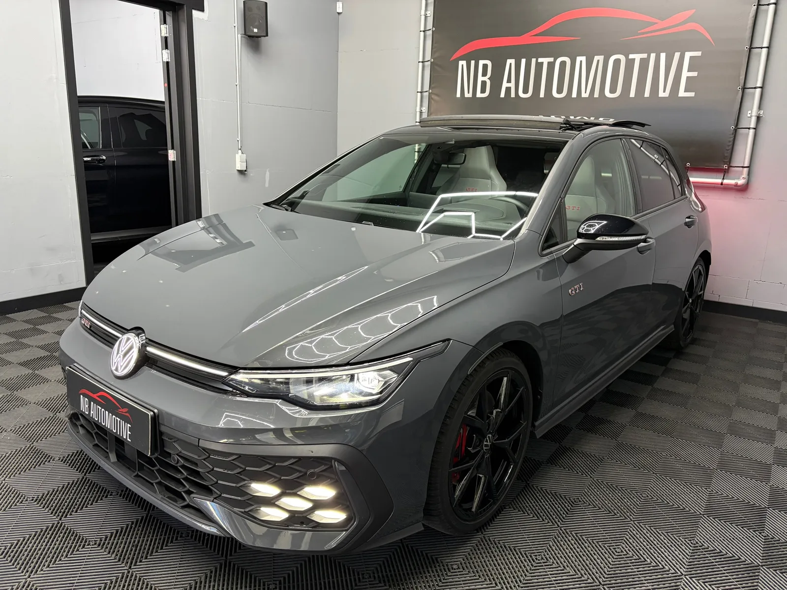 Volkswagen Golf (2025) — foto 1