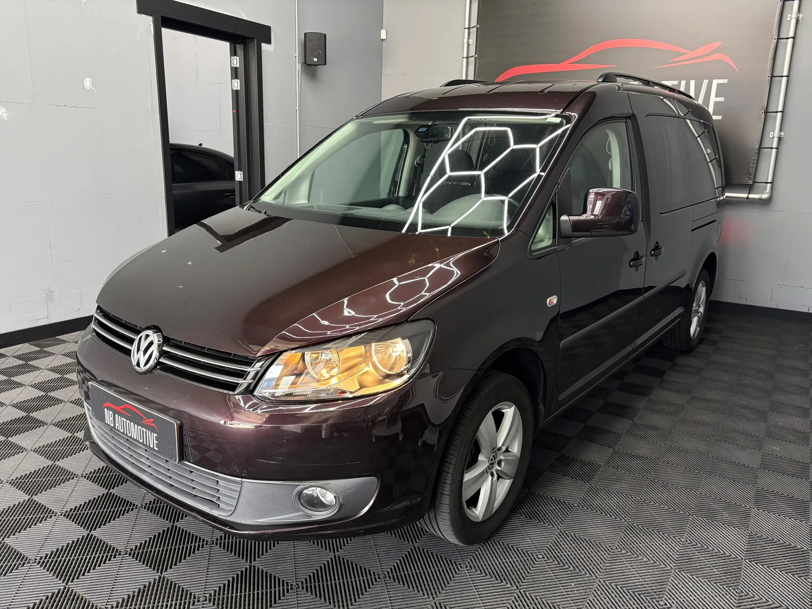 Volkswagen Caddy (2011) — foto 1