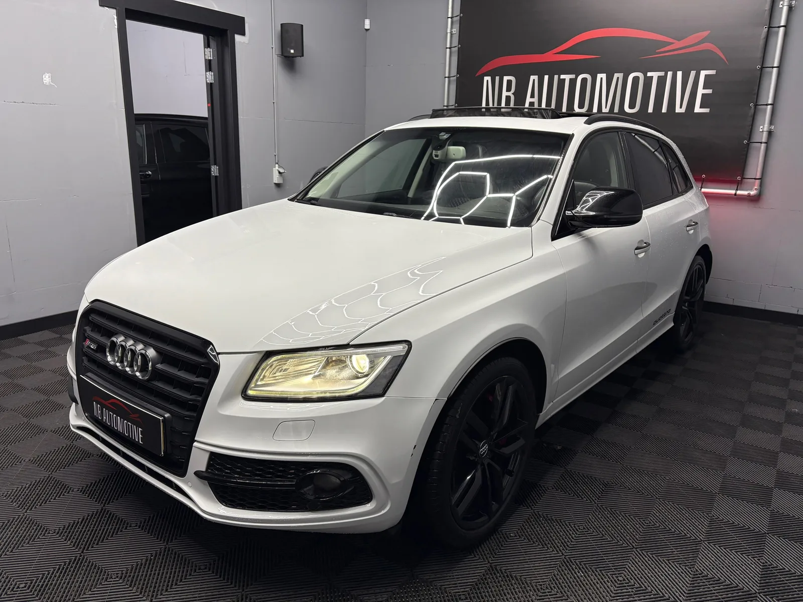 Audi SQ5 (2017) — foto 1