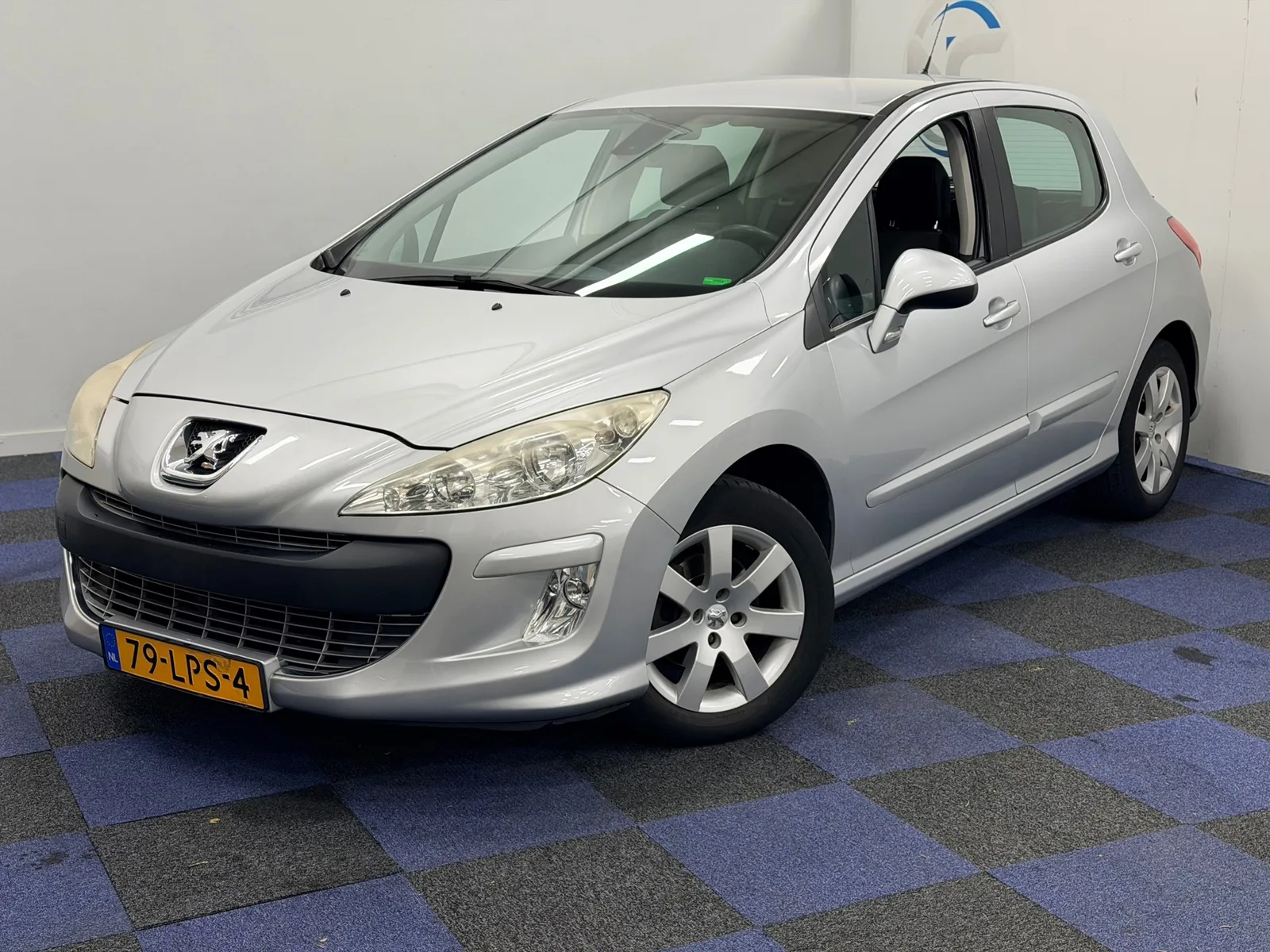 Peugeot 308 (2009) — foto 1