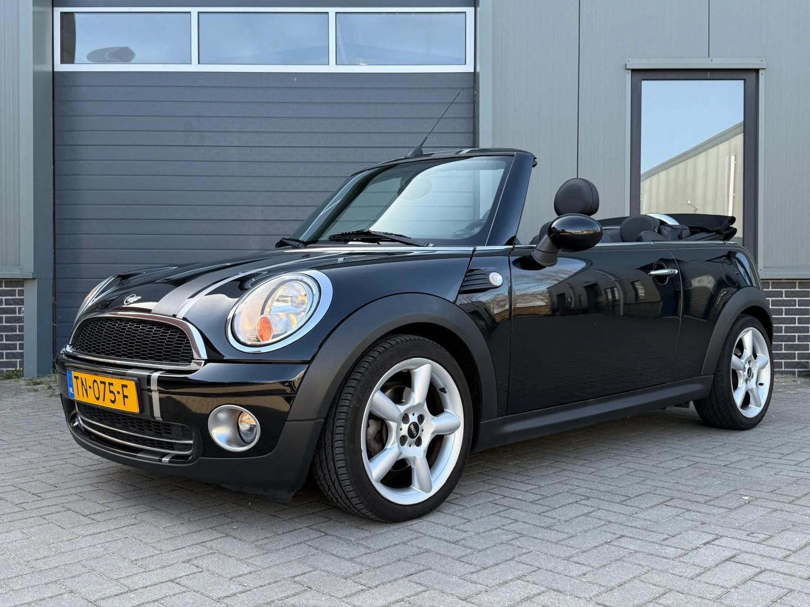 MINI Cabrio (2009) — foto 1