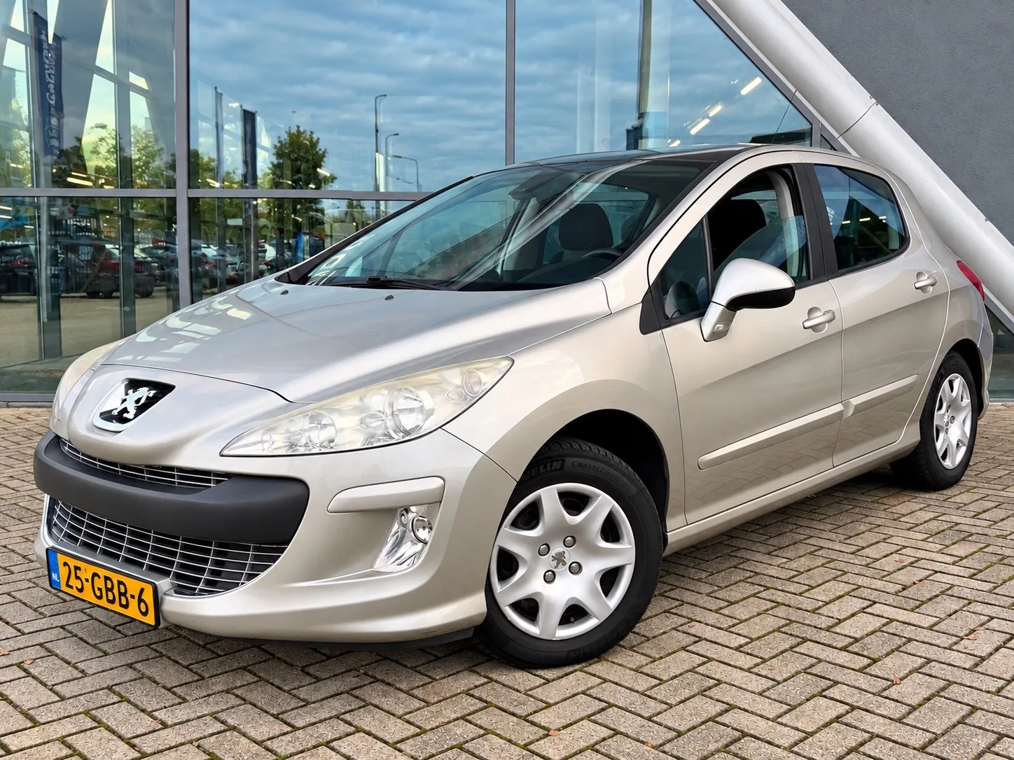 Peugeot 308 (2008) — foto 1
