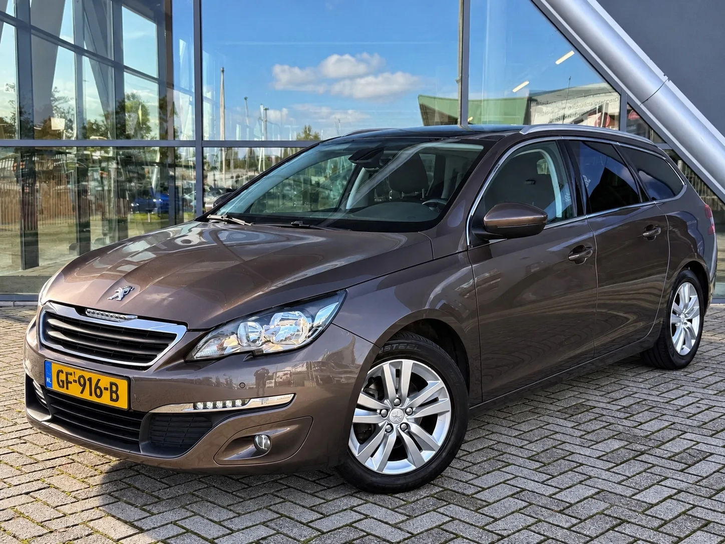 Peugeot 308 (2015) — foto 1