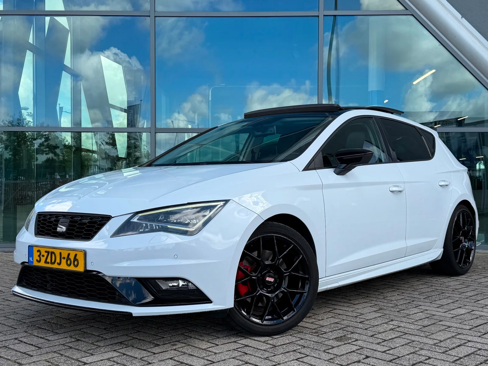 SEAT Leon (2014) — foto 1