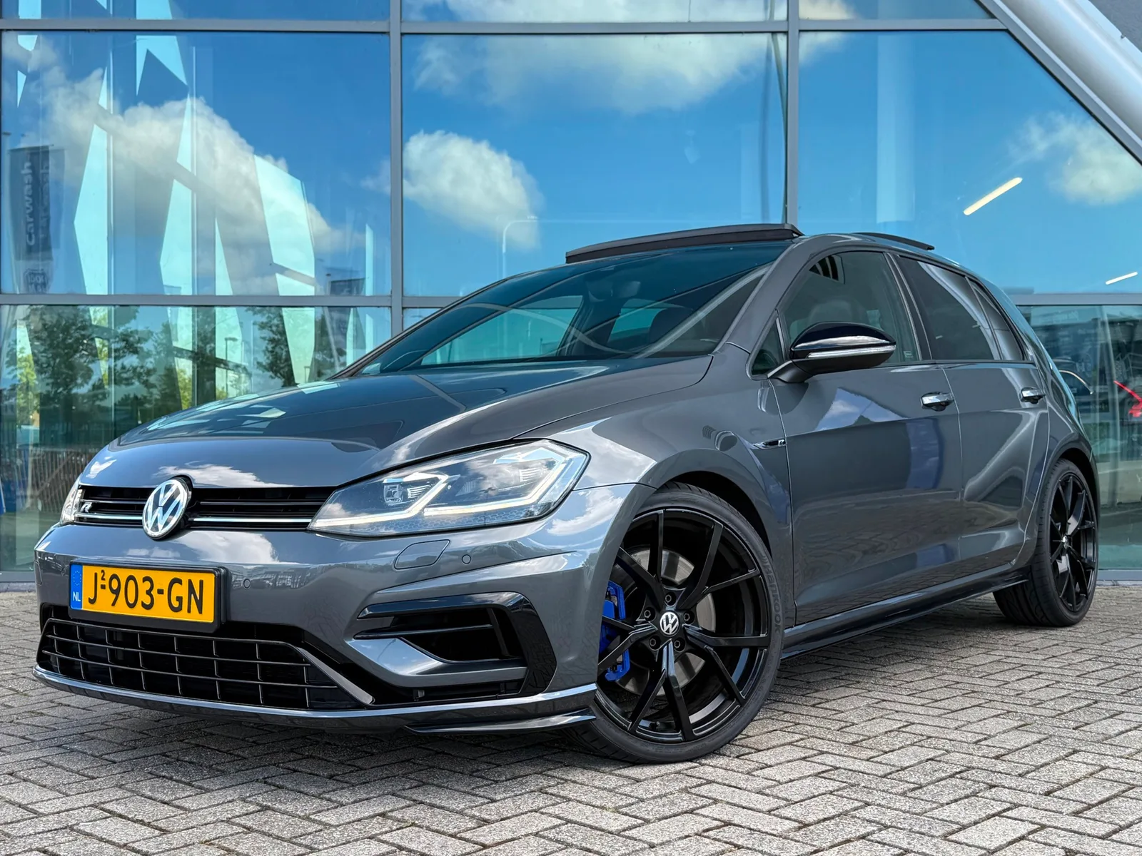 Volkswagen Golf (2019) — foto 1