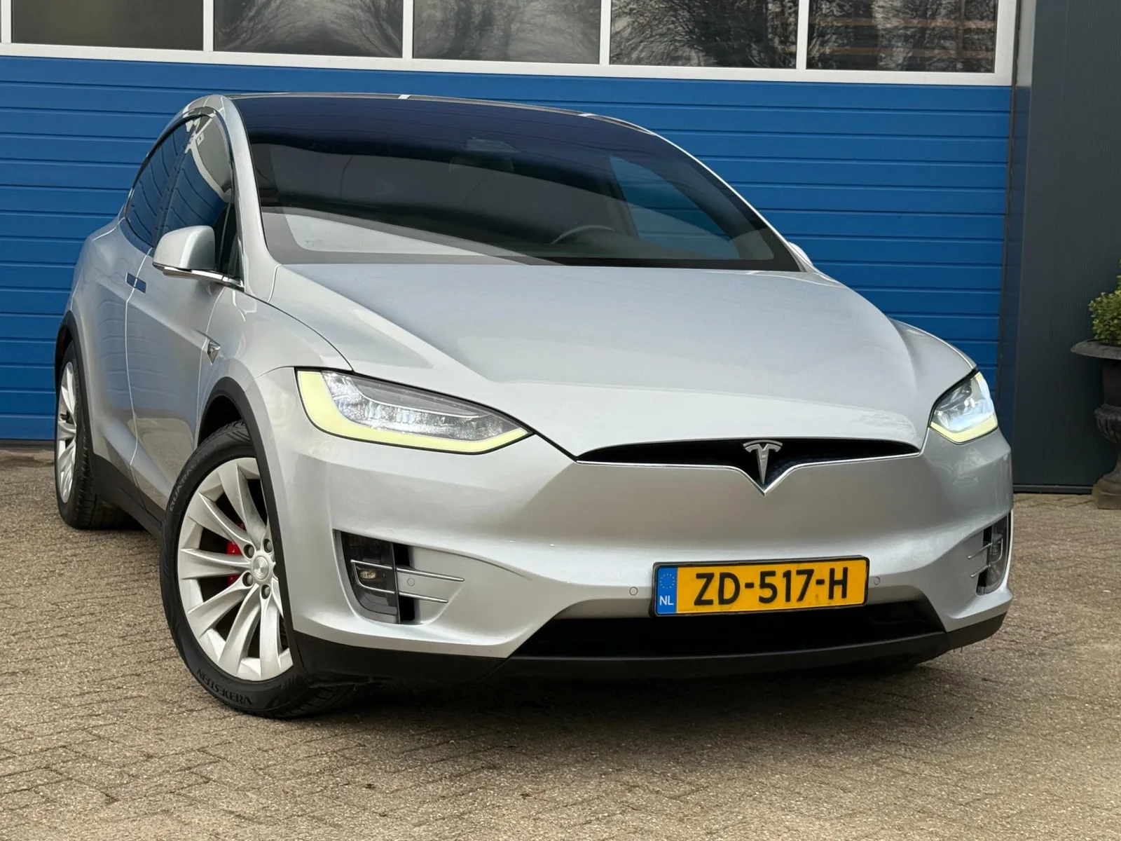 Tesla Model X (2018) — foto 1