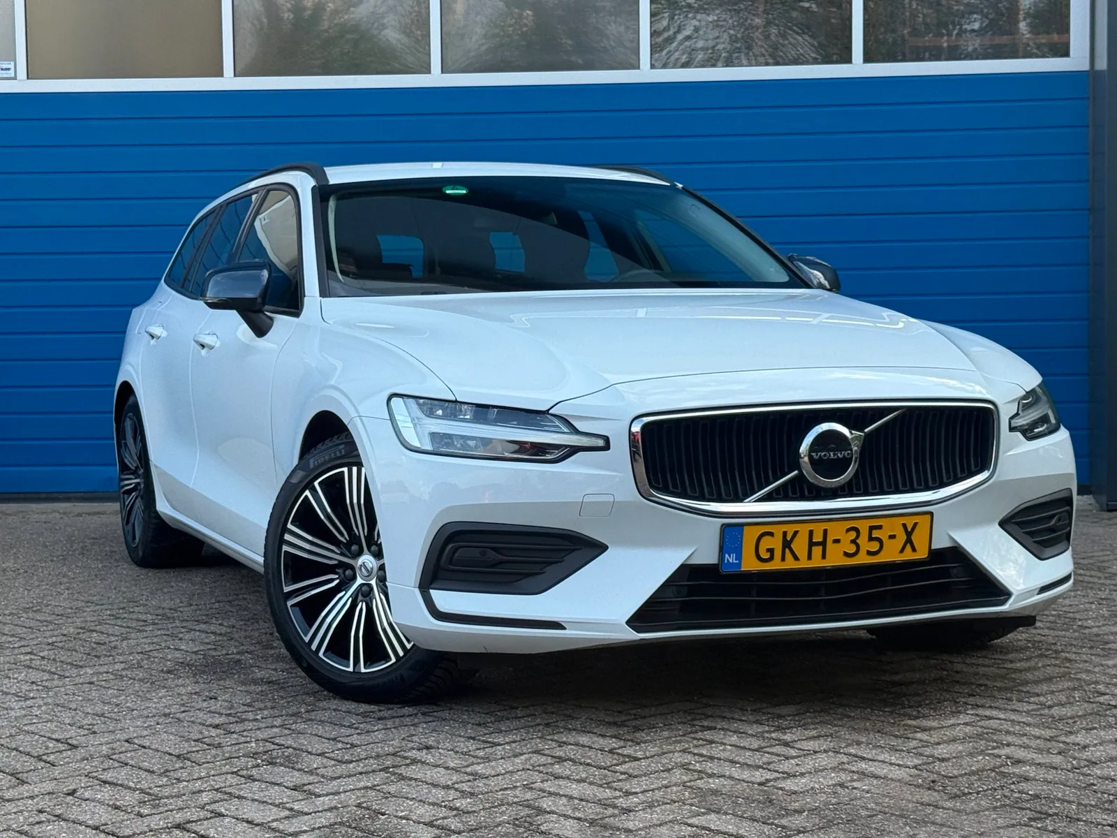 Volvo V60 (2019) — foto 1