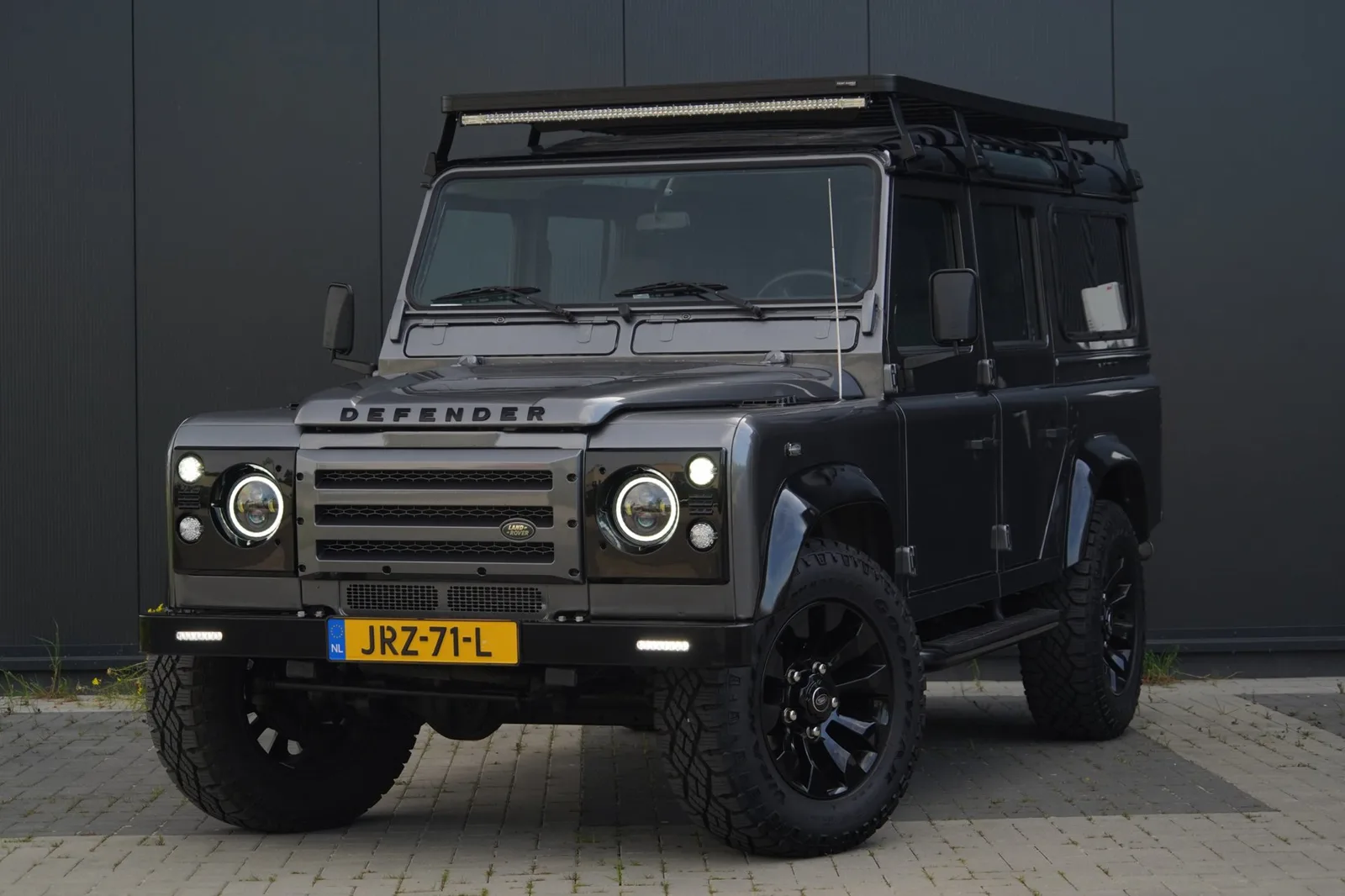 Land Rover Defender (2003) — foto 1