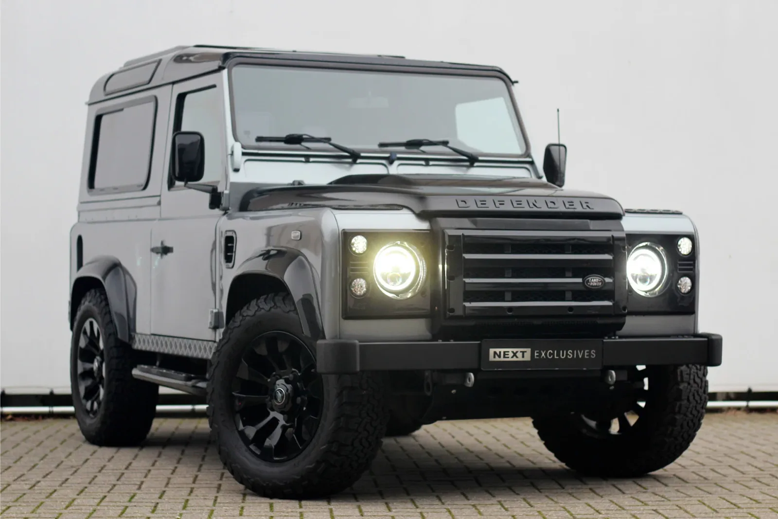 Land Rover Defender (2011) — foto 1