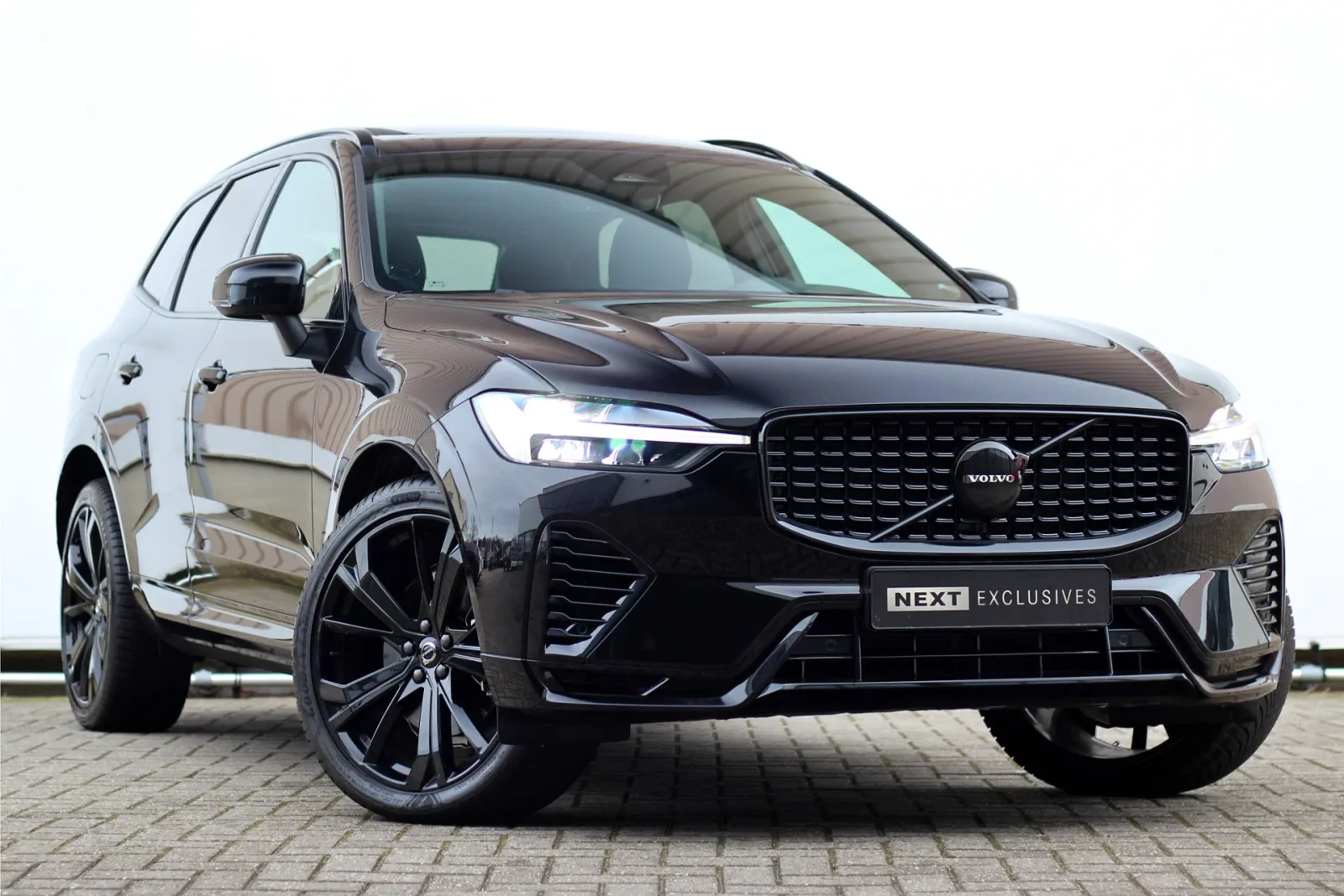 Volvo XC60 (2023) — foto 1