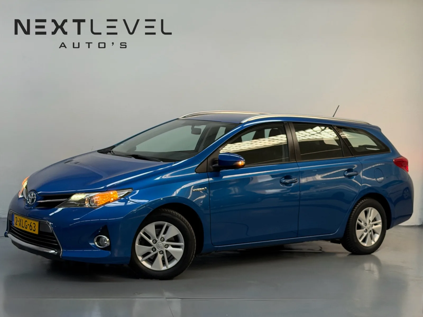 Toyota Auris (2014) — foto 1