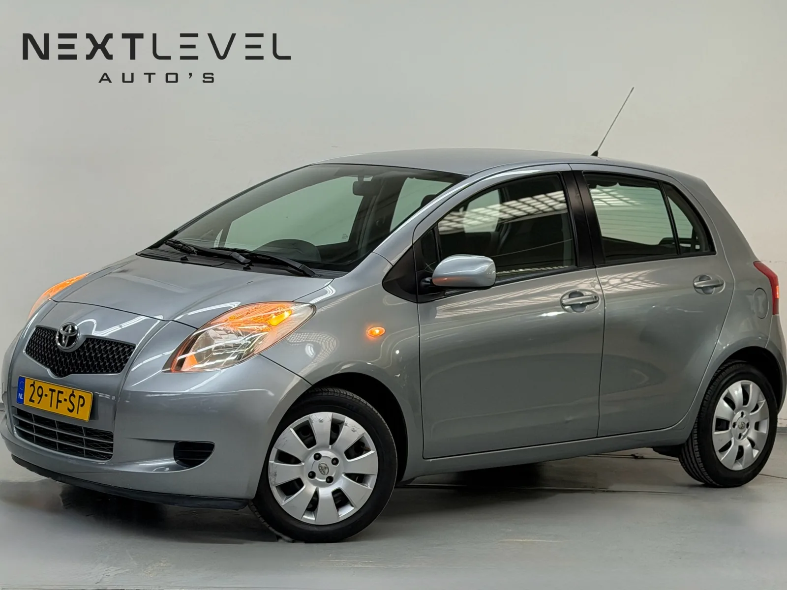 Toyota Yaris (2006) — foto 1