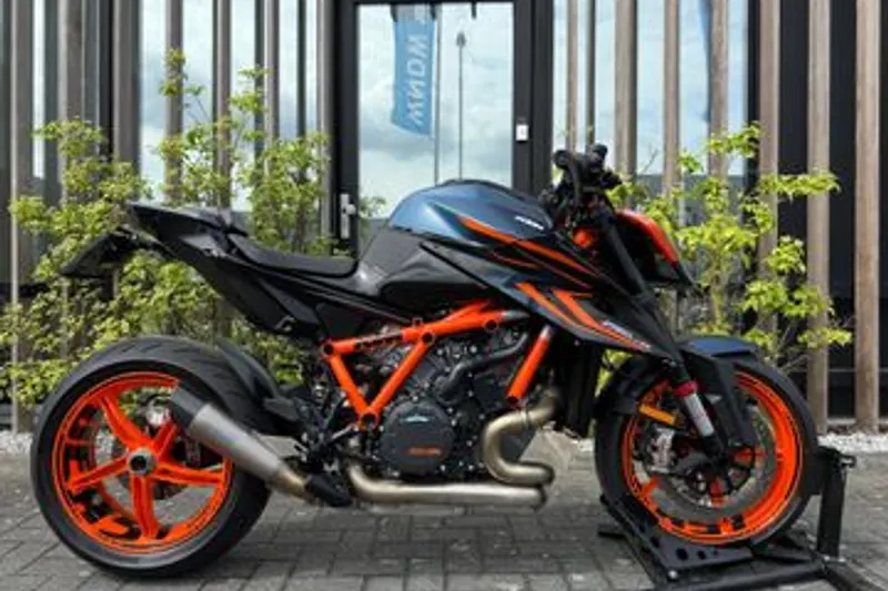KTM 1290 SuperDuke R (2024)