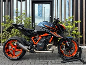KTM 1290 SuperDuke R (2024) — foto 1