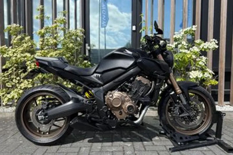 Honda CB650R (2021)