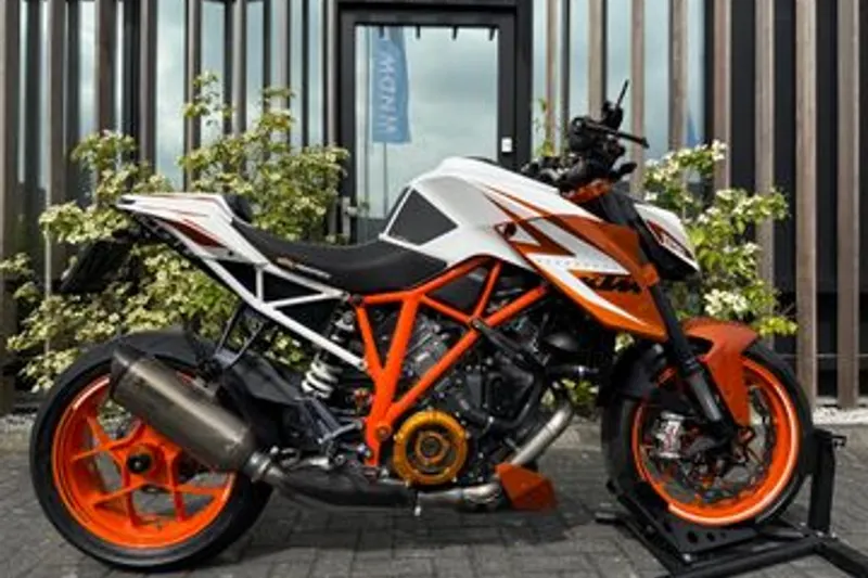KTM 1290 SuperDuke R (2017)