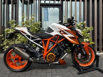 KTM 1290 SuperDuke R (2017) — foto 1