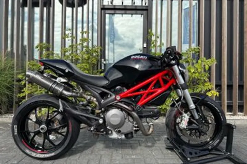 Ducati 796 Monster (2010)
